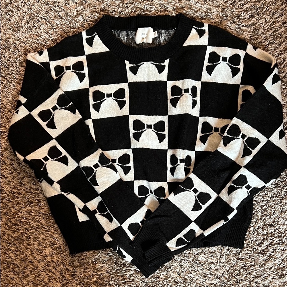Bow Black and White Women's Sweater